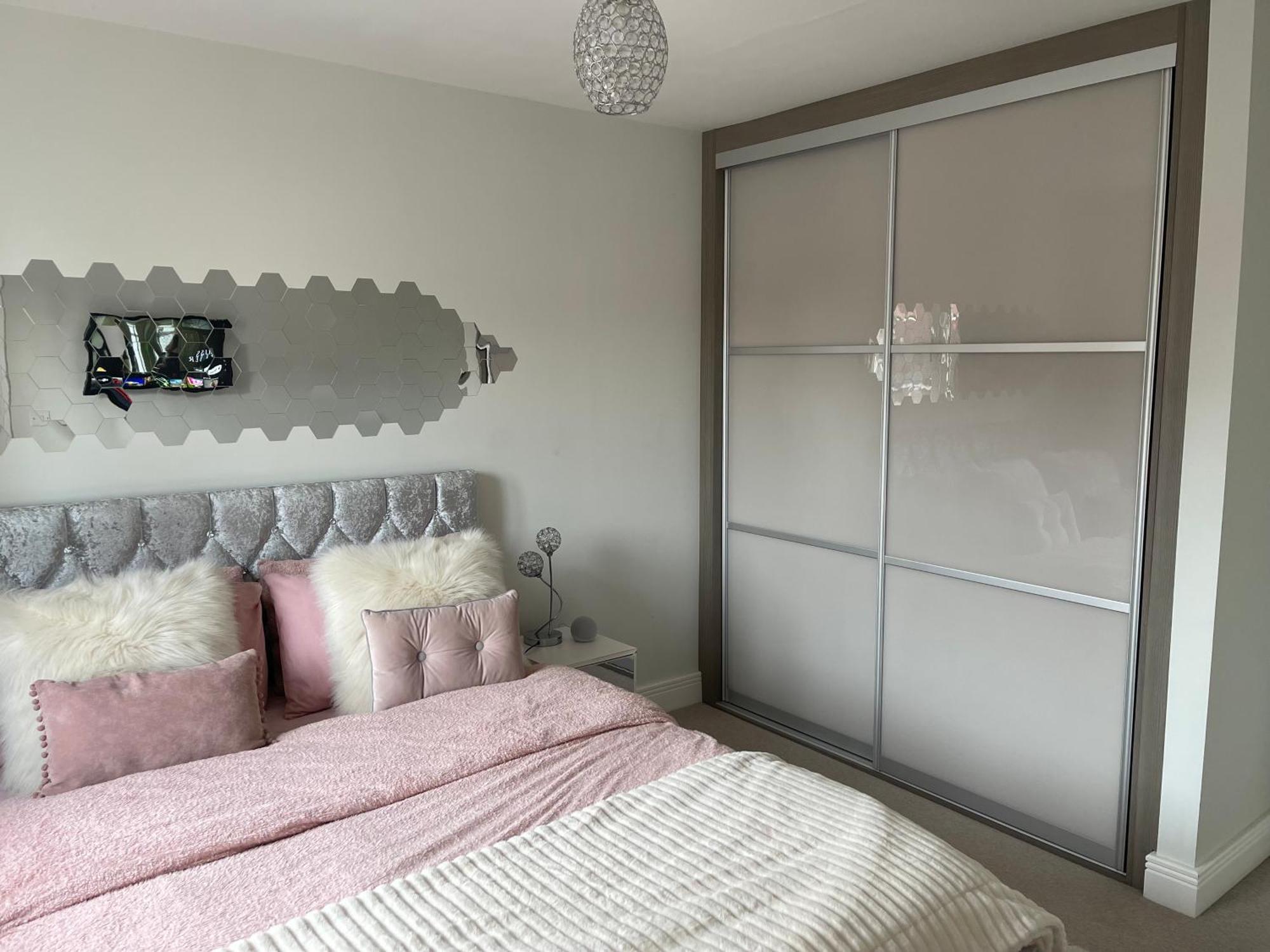 En-Suite Bedroom In A Family Home Near Gatwick Airport And Horley Station Hookwood Eksteriør bilde